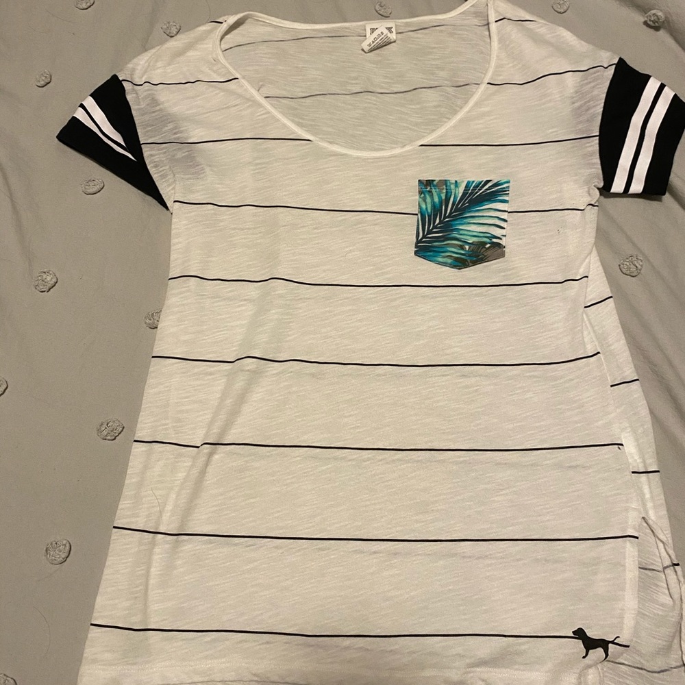 A white striped shirt sleeve t-shirt